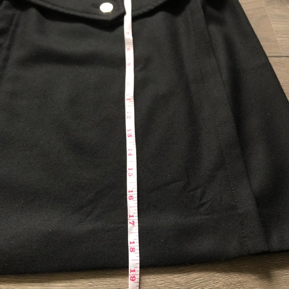 Chanel wool skirt with CC button - Picture 7 of 7